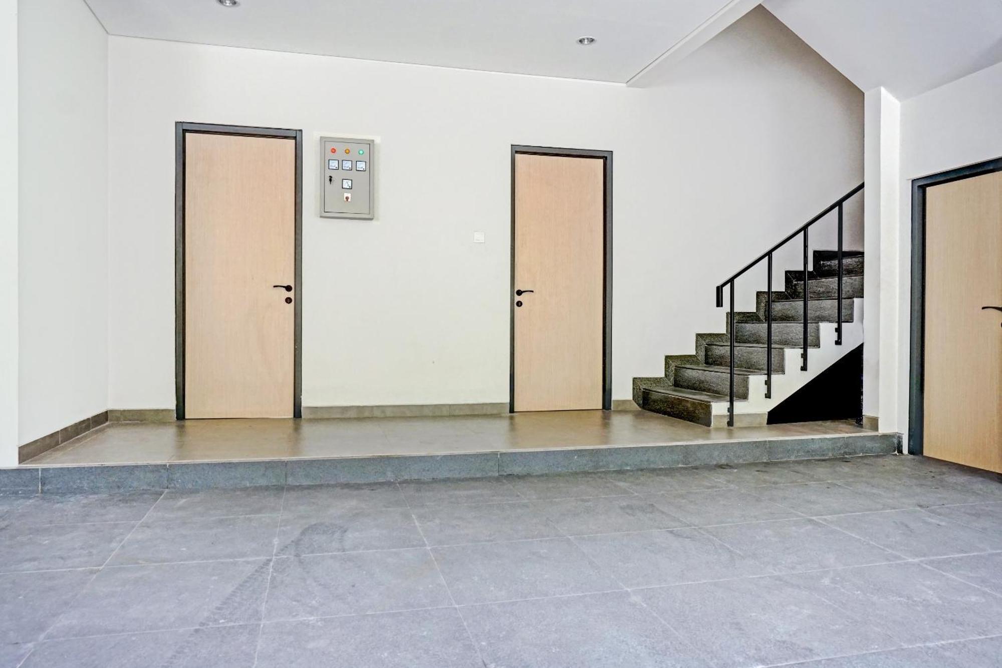 Super Oyo Capital O 90635 Tango Juliet Residence Jakarta Extérieur photo