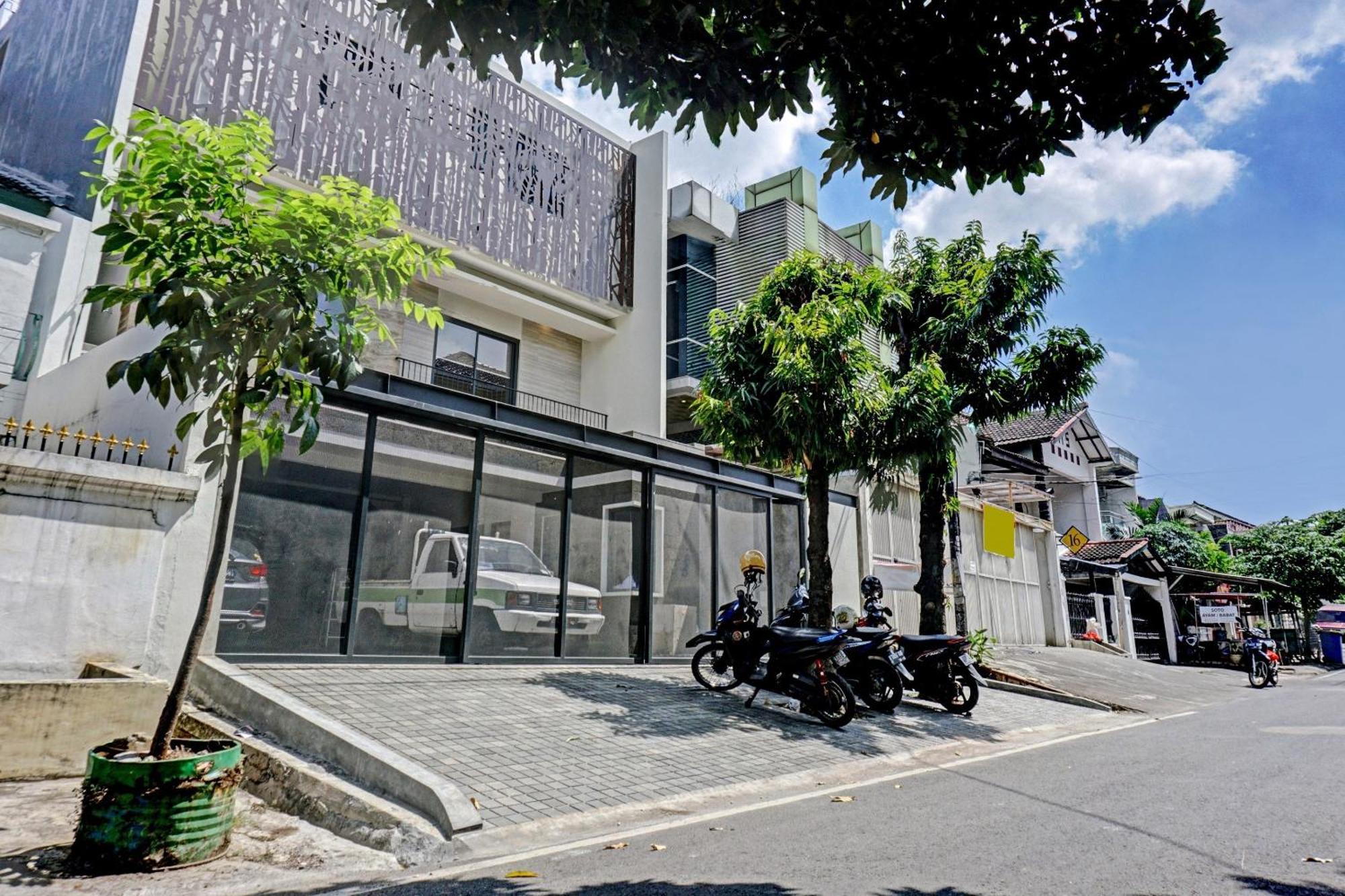 Super Oyo Capital O 90635 Tango Juliet Residence Jakarta Extérieur photo