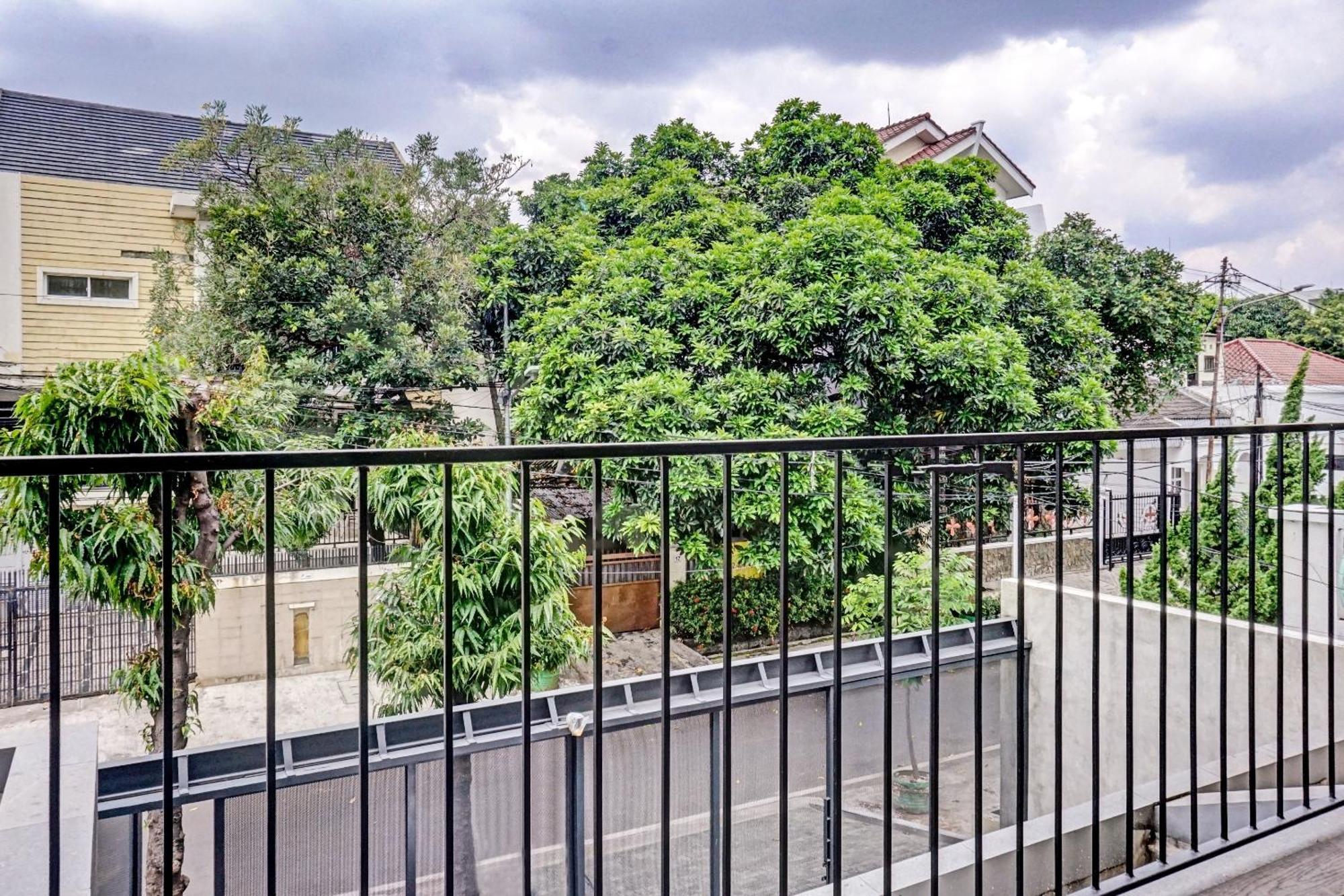 Super Oyo Capital O 90635 Tango Juliet Residence Jakarta Extérieur photo